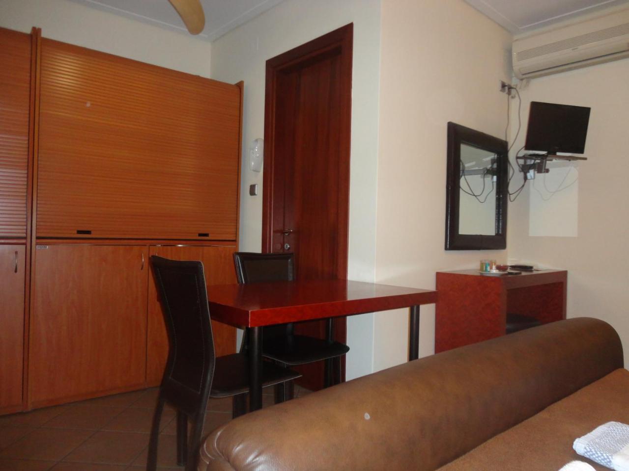 Lirio Guest House Makrakomi Luaran gambar