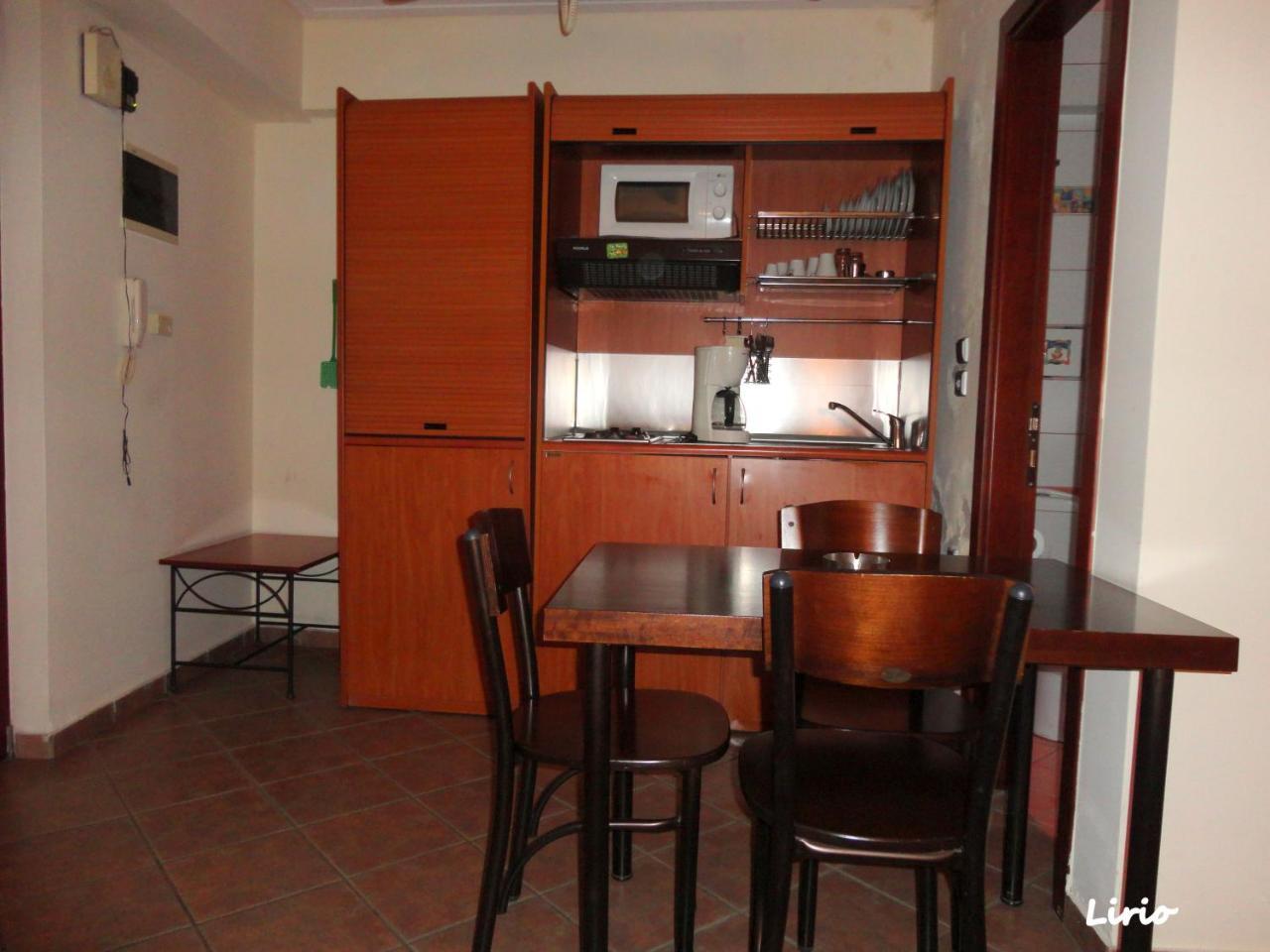 Lirio Guest House Makrakomi Luaran gambar
