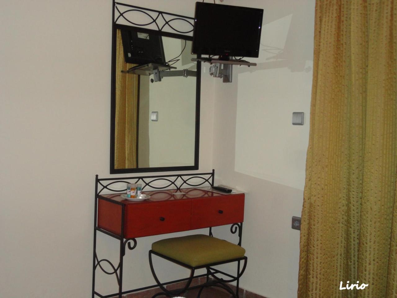 Lirio Guest House Makrakomi Luaran gambar