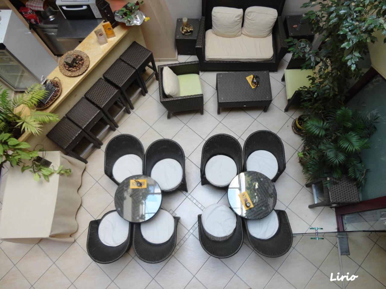 Lirio Guest House Makrakomi Luaran gambar