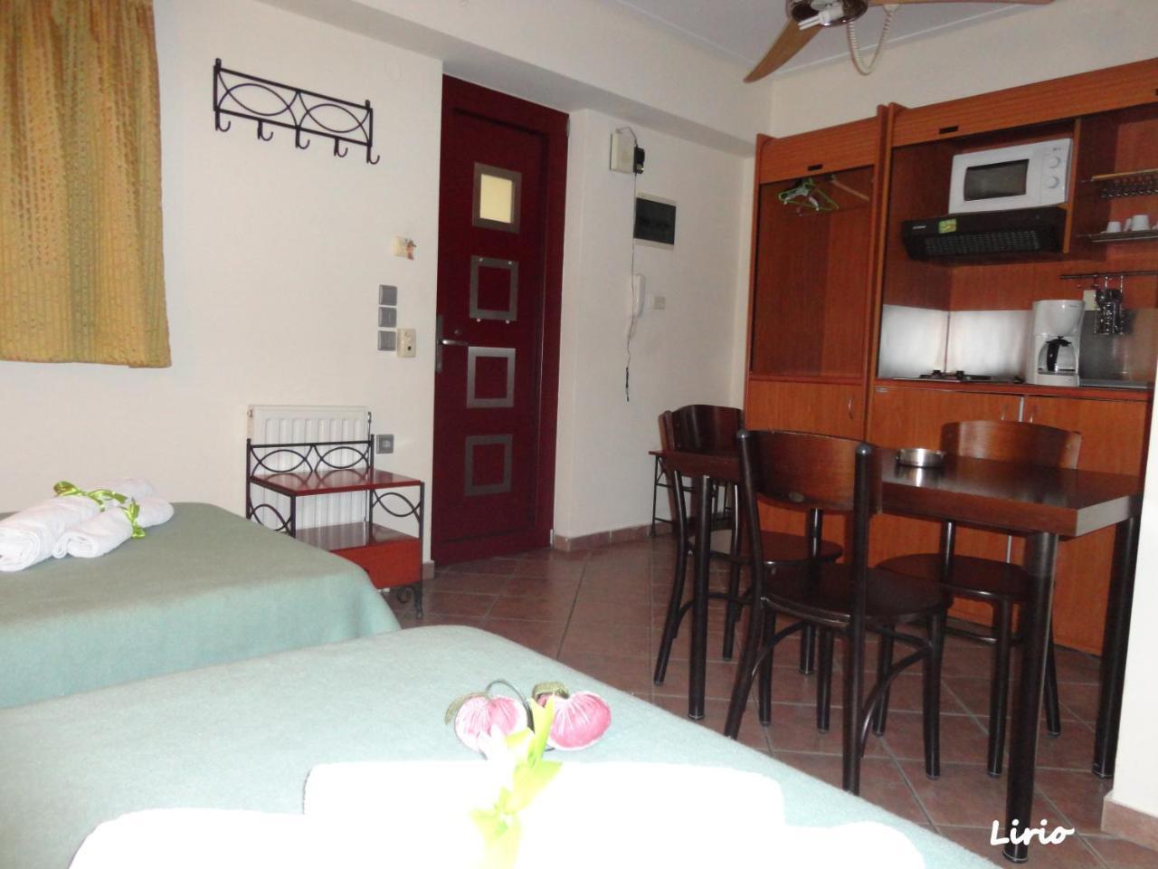Lirio Guest House Makrakomi Luaran gambar