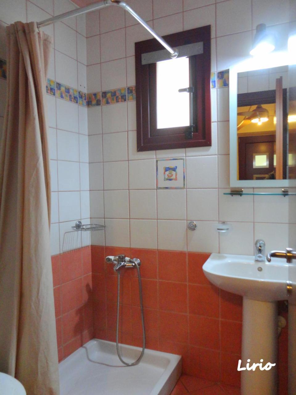 Lirio Guest House Makrakomi Luaran gambar